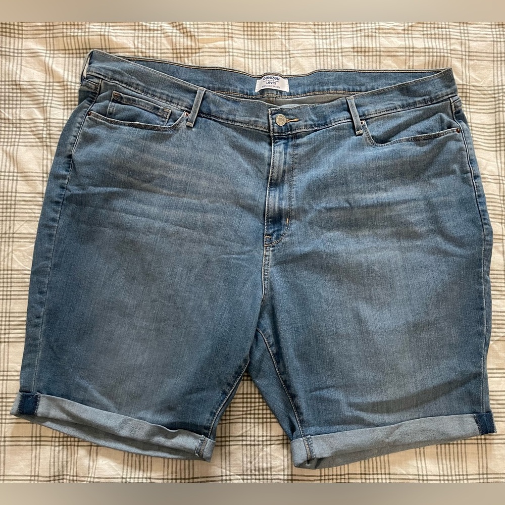 2/$13 Denizen from Levi's bermuda Jean Shorts size 26W